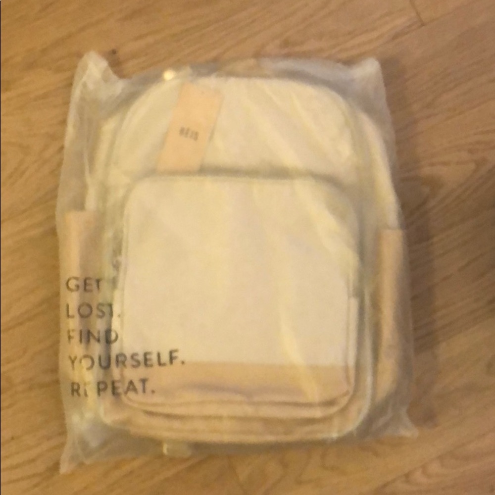 BRAND NEW Beis backpack - Beige